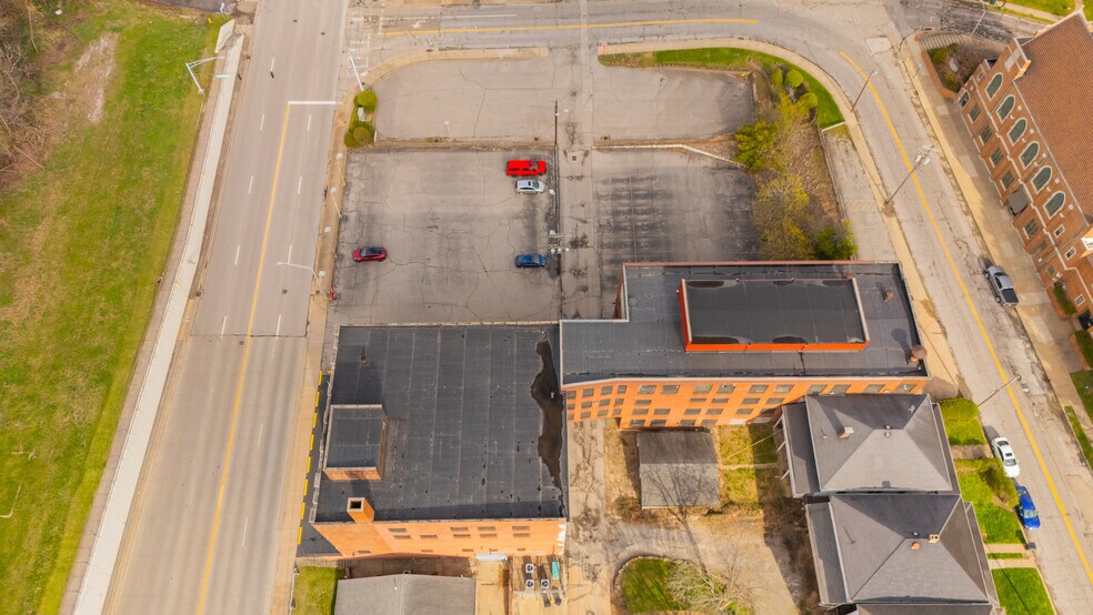 More Photos Of 1439 Sunset Blvd, Steubenville Flex For Sale