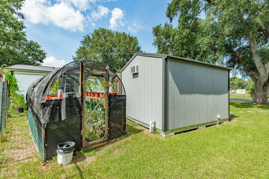 More Photos Of 2230 Nancy St, Alvin Specialty For Sale