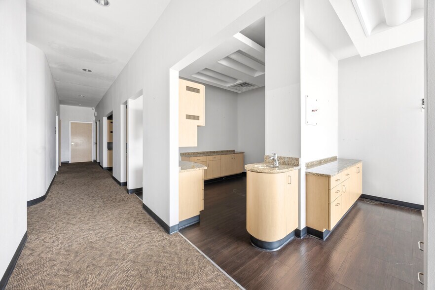 More Photos Of 3920-3950 Rosemeade Pky, Dallas General Retail For Lease