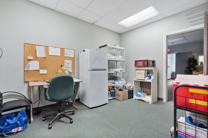 More Photos Of 29 Lafayette Rd, North Hampton Storefront Retail Office For Lease