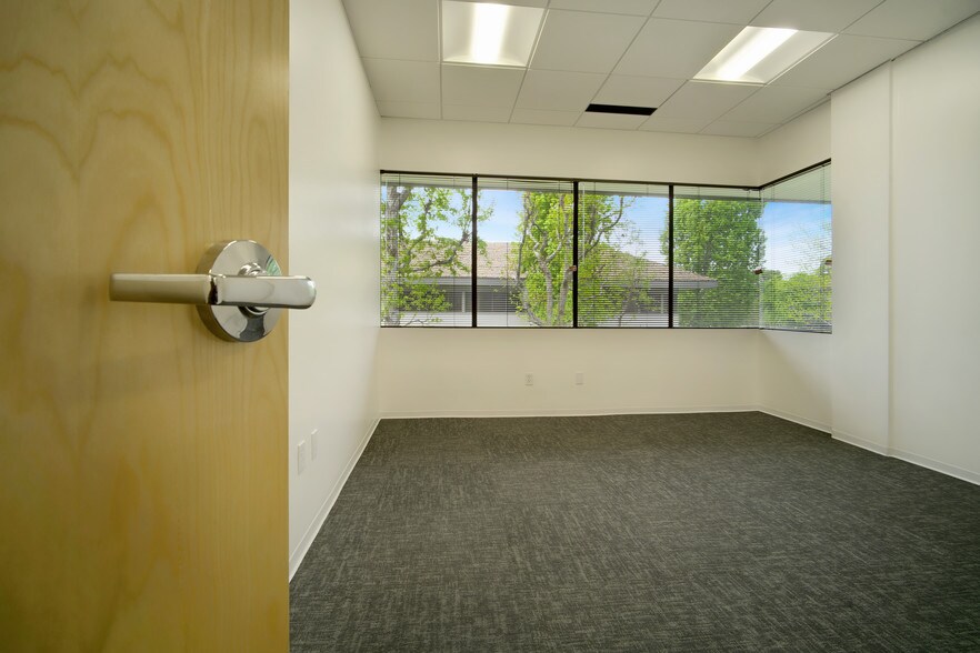 More Photos Of 5500 Ming Ave, Bakersfield Medical For Lease