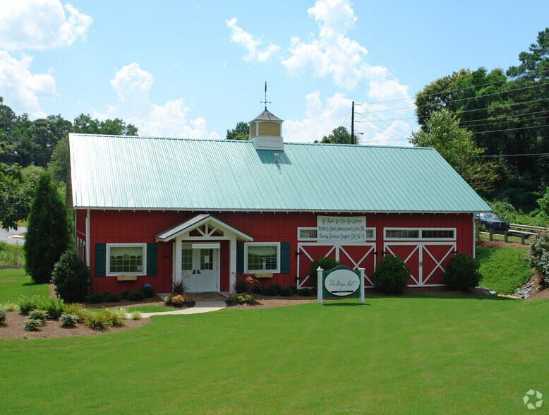 Primary Photo Of 209 Mill St, Woodstock General Retail For Sale