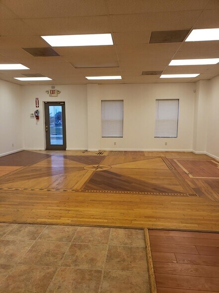 More Photos Of 819-821 Midpoint Dr, O'Fallon Warehouse For Sale