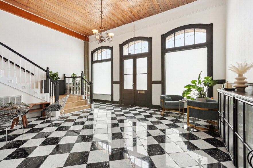 More Photos Of 4 Depot st, Elgin Hotel For Sale