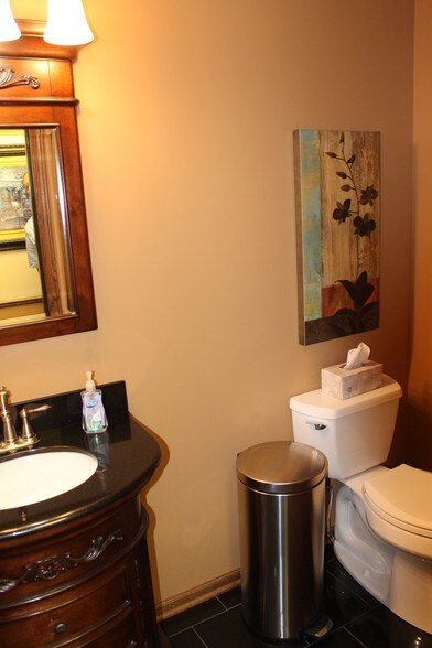 More Photos Of 421-425 Williamsburg Dr, Geneva Medical For Lease