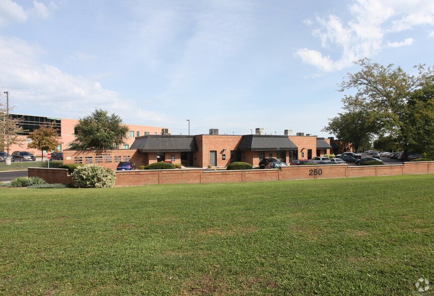 Primary Photo Of 250 Wyecroft Rd, Oakville Office For Lease