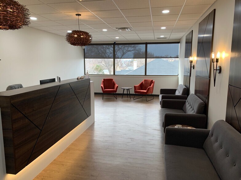 More Photos Of 73 7 St SE, Medicine Hat Office For Lease