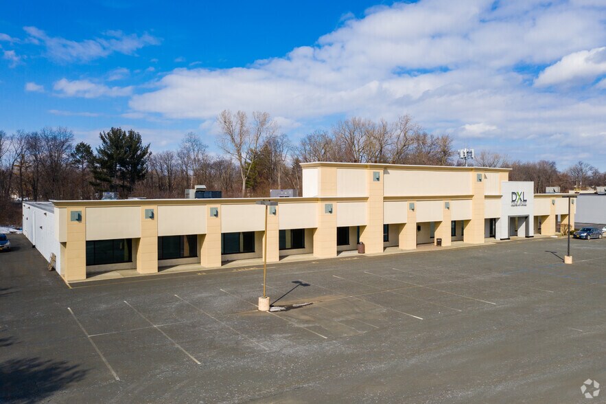 More Photos Of 20 Wolf Rd, Albany Freestanding For Lease