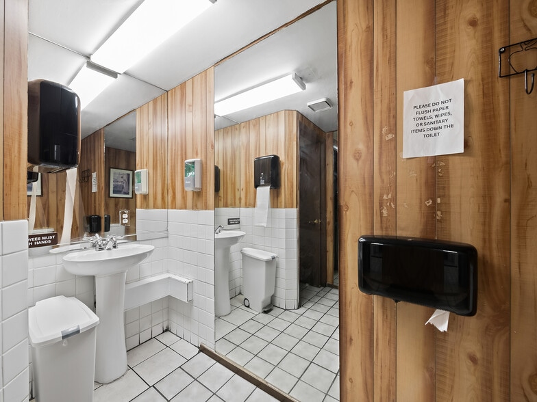 More Photos Of 3016 E Commercial Blvd, Fort Lauderdale Restaurant For Sale