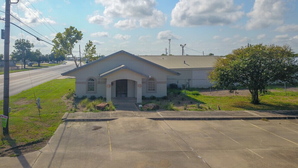 More Photos Of 2203 Port Lavaca Dr, Victoria Industrial For Sale