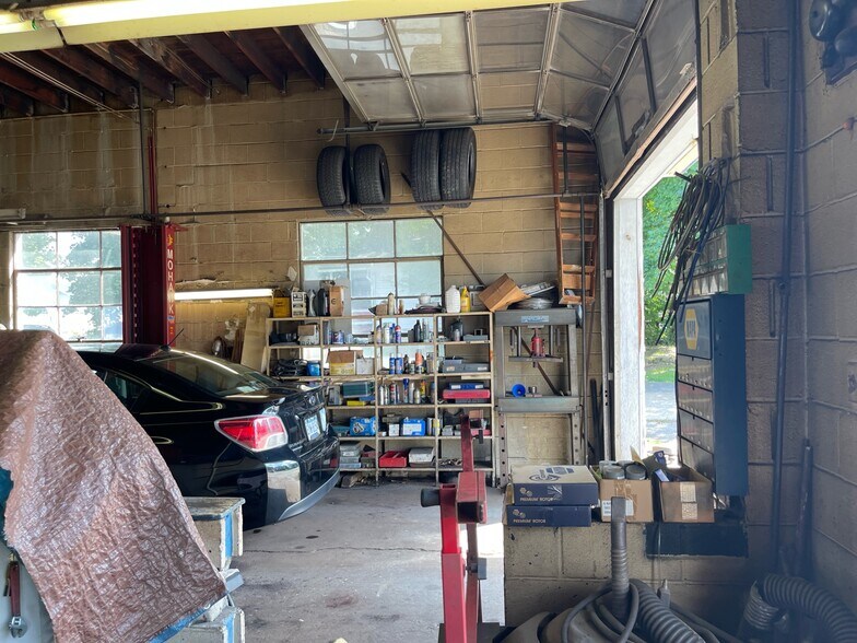 More Photos Of 2400 Ligonier St, Latrobe Auto Repair For Sale