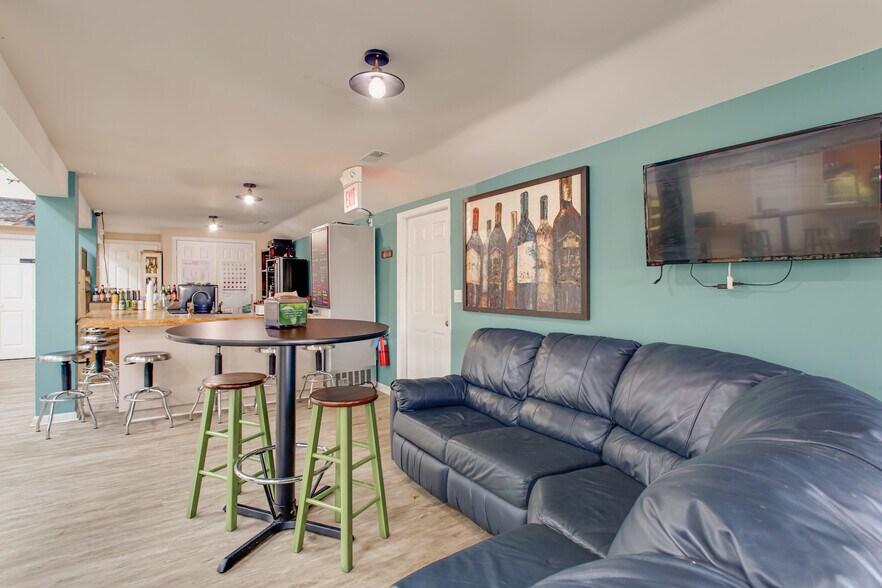 More Photos Of 12133 Neale Sound Dr, Cobb Island Restaurant For Sale