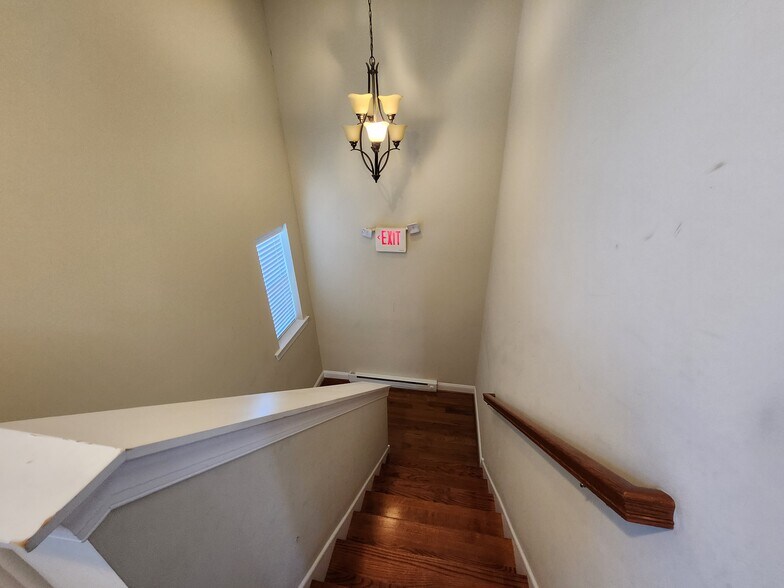 More Photos Of 1901 Pennview Rd, Havertown Flex For Sale