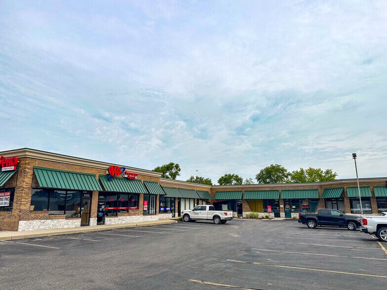 More Photos Of 5302-5326 Highland Rd, Waterford Unknown For Lease