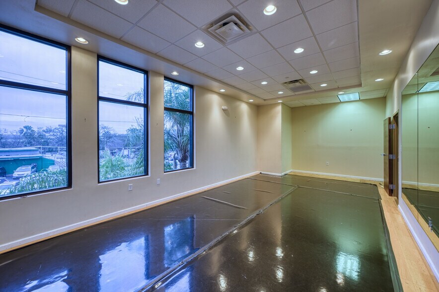 More Photos Of 8200-8250 66th St N, Pinellas Park Unknown For Lease