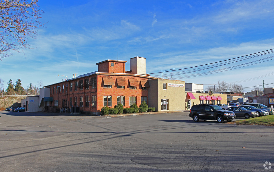 Primary Photo Of 2 Campion Rd, New Hartford Warehouse For Lease