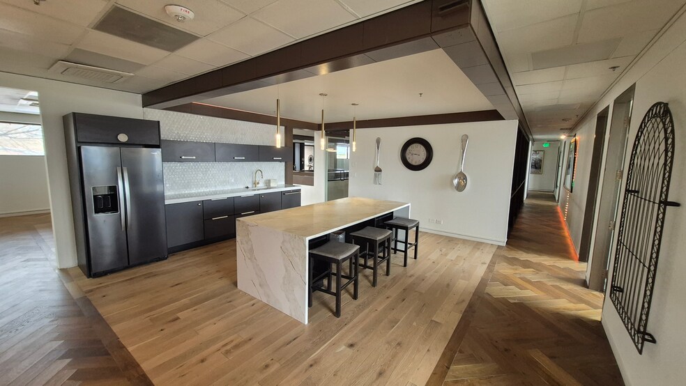 More Photos Of 5932-5934 McIntyre St, Golden Light Manufacturing For Lease