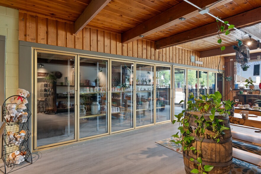 More Photos Of 108 Main St, Stevensville General Retail For Sale