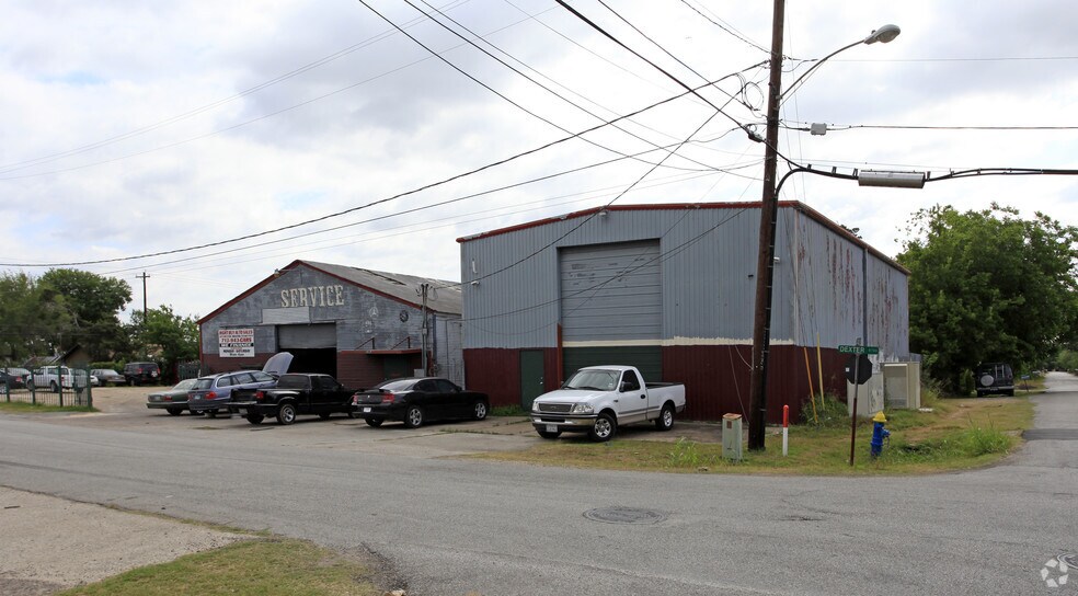 More Photos Of 8711 Dexter St, Houston Warehouse For Lease