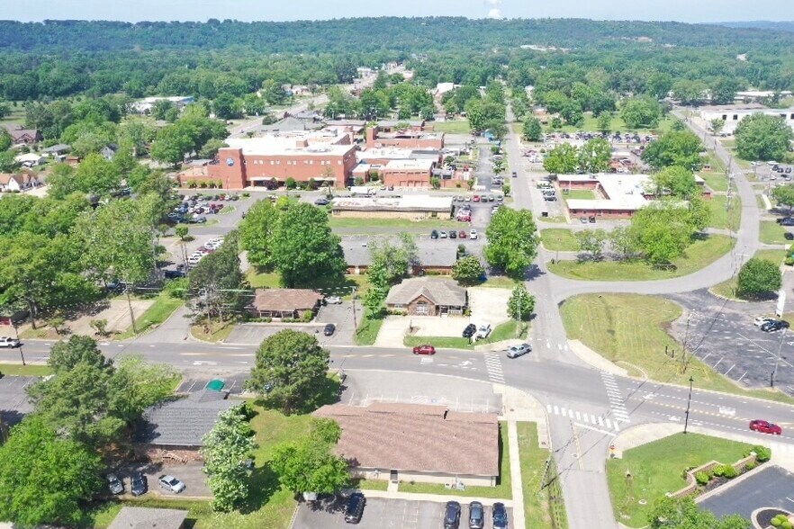 More Photos Of 220 N Phoenix Ave, Russellville Medical For Sale