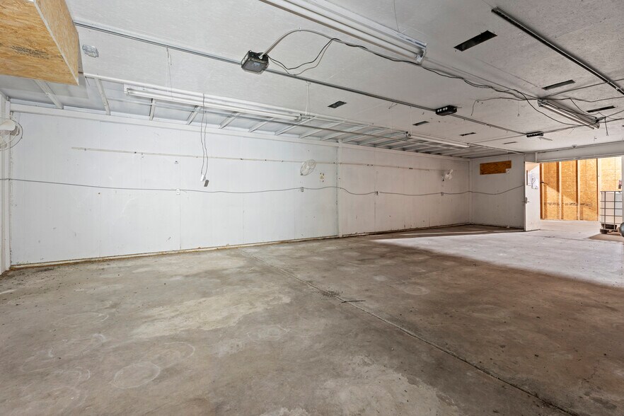 More Photos Of 57530 E Highway 59, Fairland Manufacturing For Sale