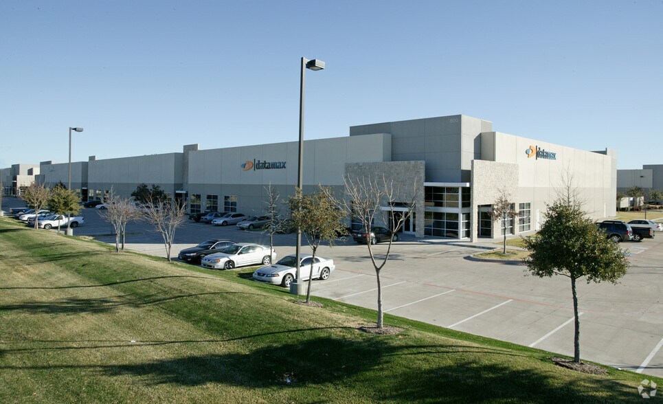More Photos Of 800 Freeport Pky, Coppell Distribution For Lease