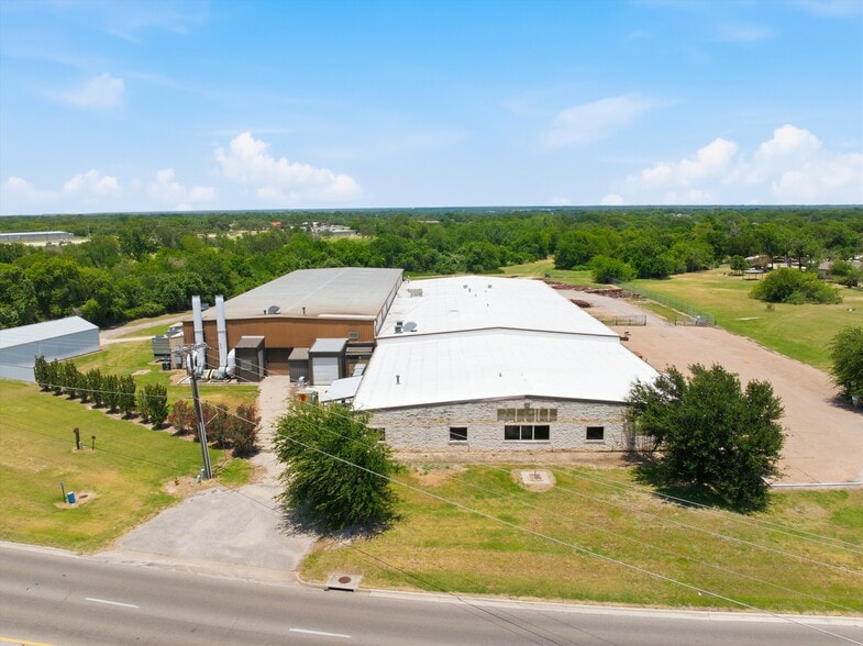 Primary Photo Of 6613 N 19th St, Waco Warehouse For Sale