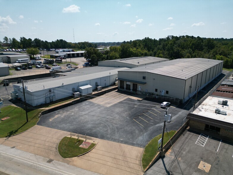 Primary Photo Of 2307 E Erwin St, Tyler Manufacturing For Lease