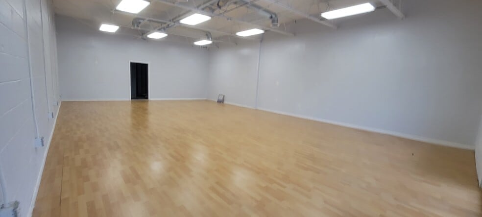 More Photos Of 1537 Freedom Way, Hubert Storefront Retail Office For Lease