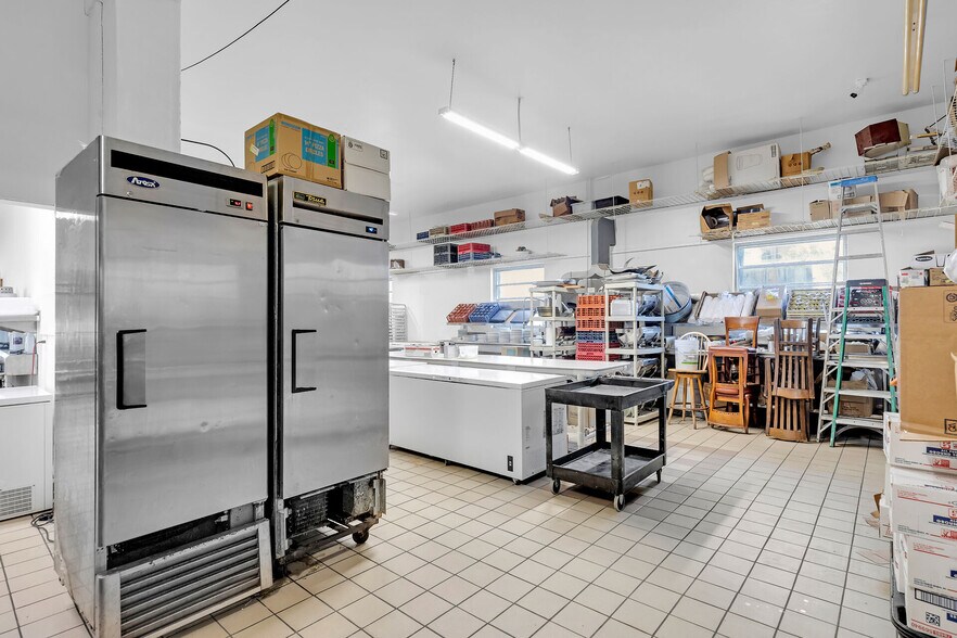 More Photos Of 700 Ocean Dr, Key Colony Beach Restaurant For Sale