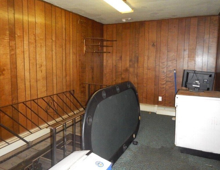 More Photos Of 354 Tiogue Ave, Coventry Restaurant For Sale