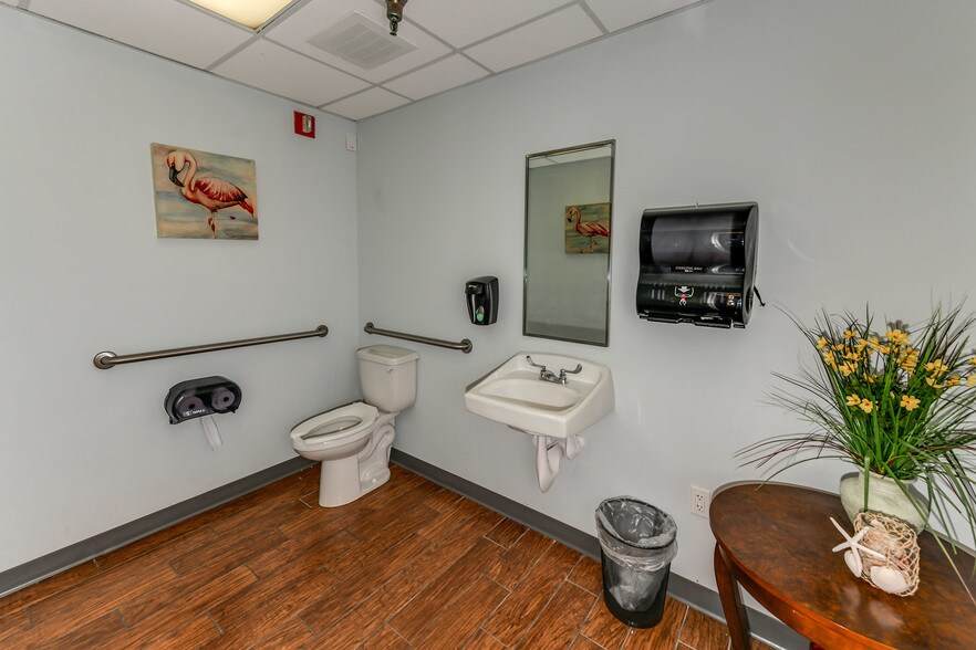 More Photos Of 2313 W Violet, Tampa Medical For Lease