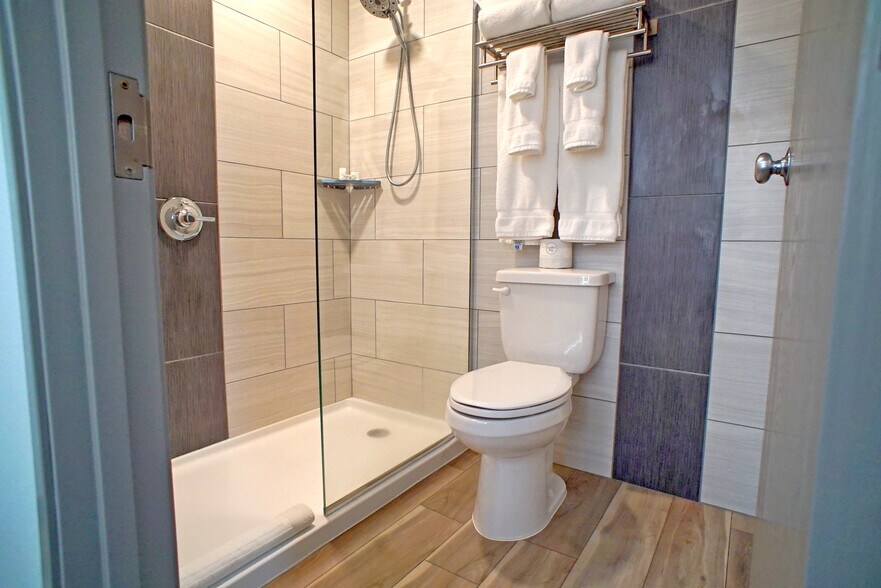 More Photos Of 1519 Grande Ave, Monte Vista Hotel For Sale