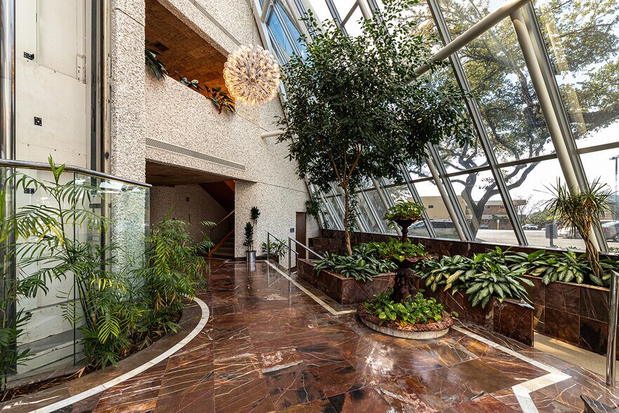 More Photos Of 7434 Louis Pasteur Dr, San Antonio Medical For Lease