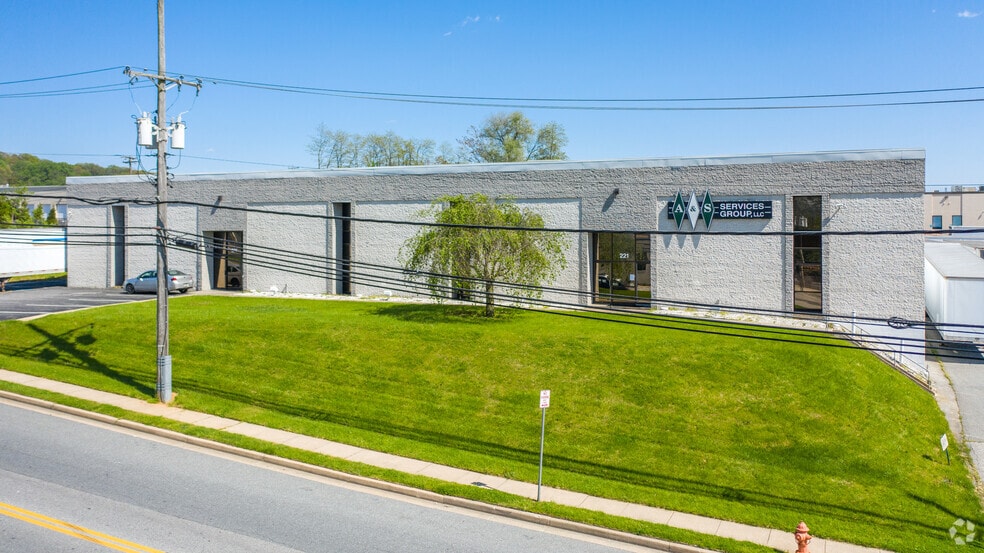 More Photos Of 221 Cockeysville Rd, Cockeysville Warehouse For Lease