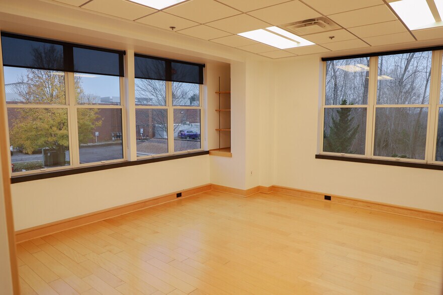 More Photos Of 4301 Canal Ave SW, Grandville Office For Lease
