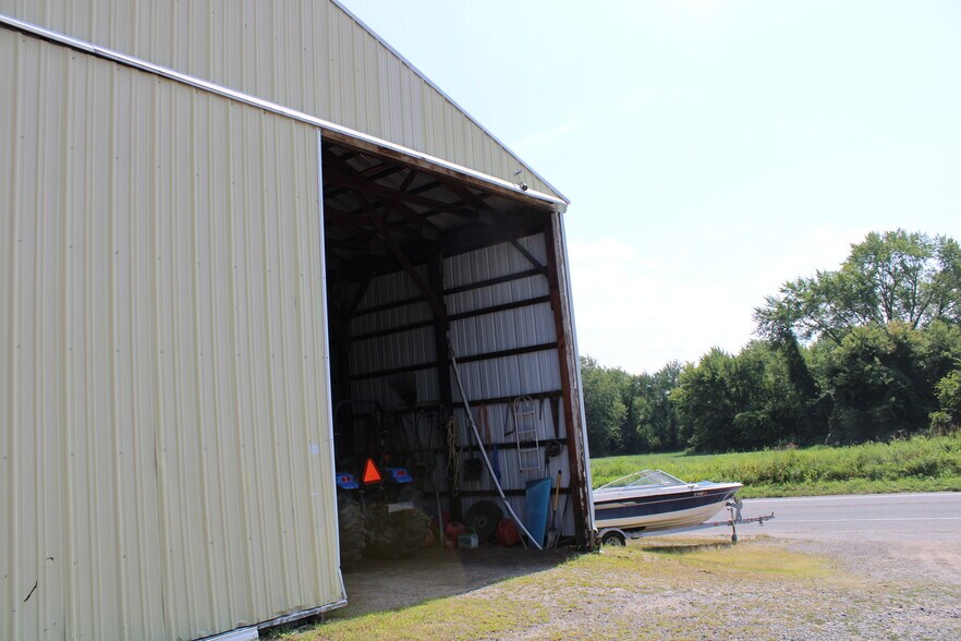 More Photos Of 674 Main St, Portland Marina For Sale