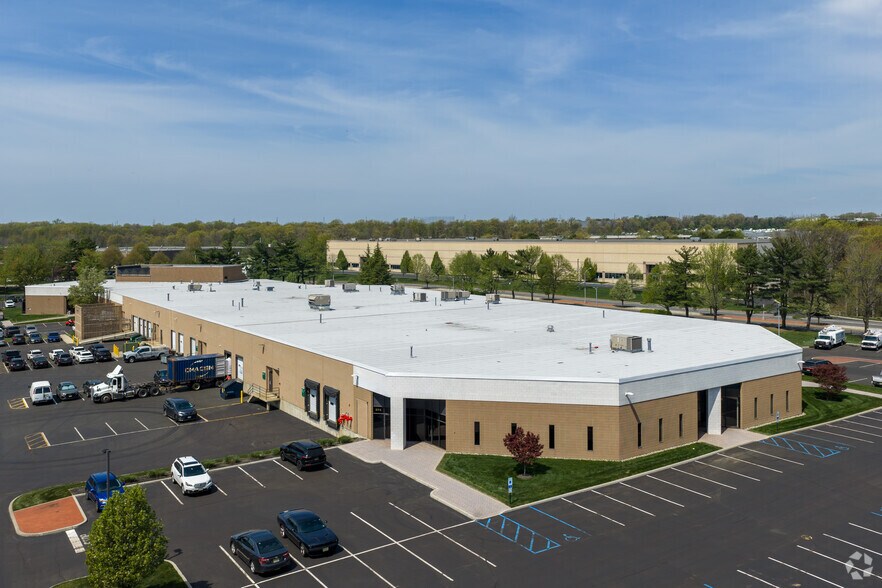 More Photos Of 266-300 Raritan Center Pky, Edison Light Distribution For Lease