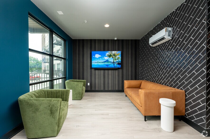 More Photos Of 1155 S Rangeline Rd, Carmel Apartments For Lease