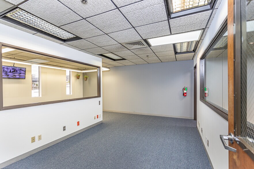 More Photos Of 132-142 W Verdugo Ave, Burbank Unknown For Lease