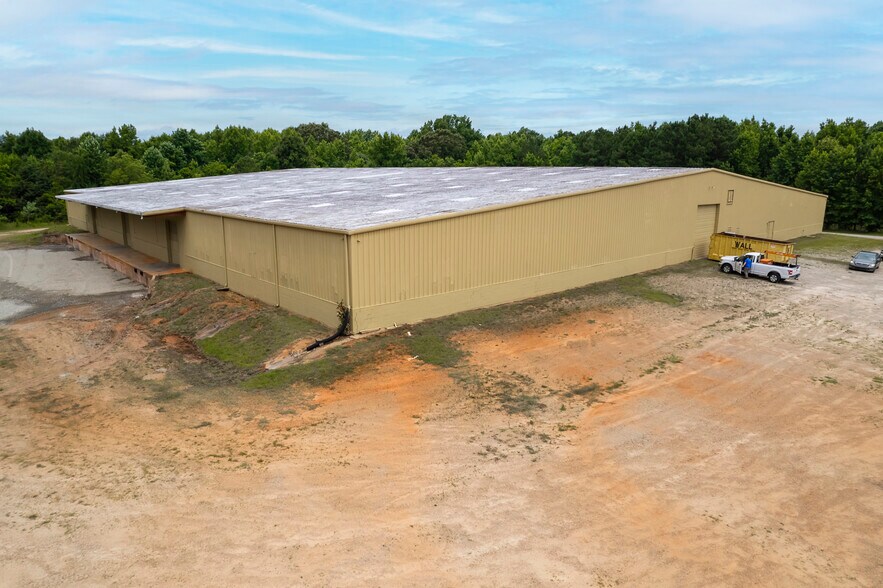 More Photos Of 619 N Main St, Warrenton Warehouse For Lease