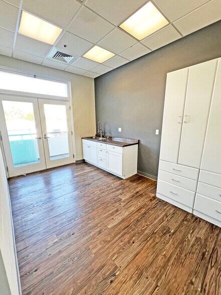 More Photos Of 136 W Canon Perdido St, Santa Barbara Office For Lease