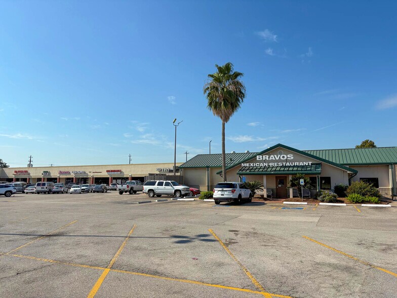 More Photos Of 10910-10998 Fuqua St, Houston Unknown For Lease