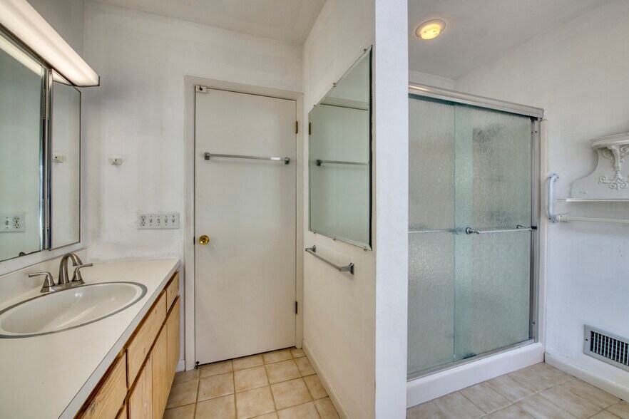 More Photos Of 270 North St, Cutchogue Office Residential For Lease