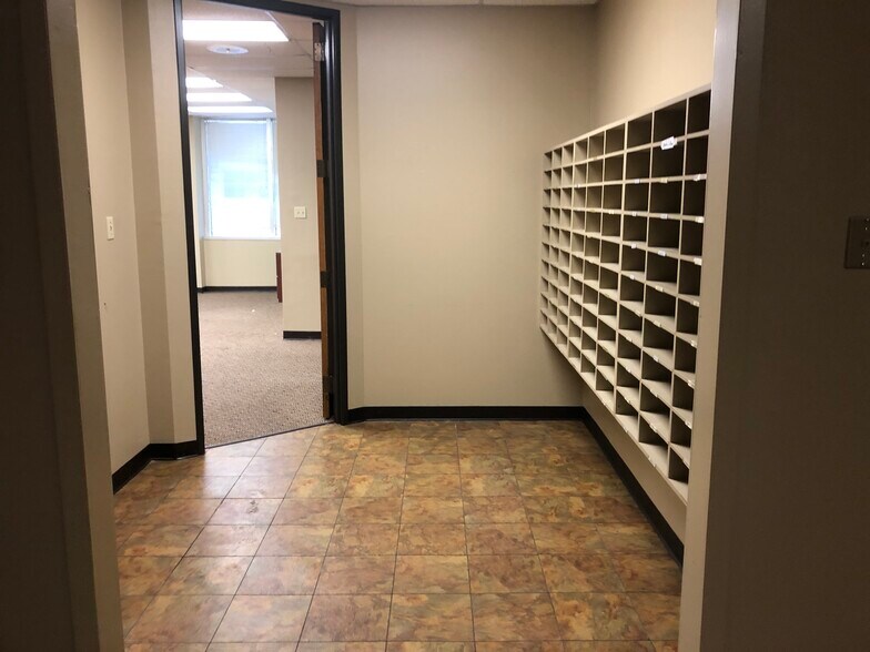 More Photos Of 3029 S Sherwood Forest Blvd, Baton Rouge Loft Creative Space For Lease