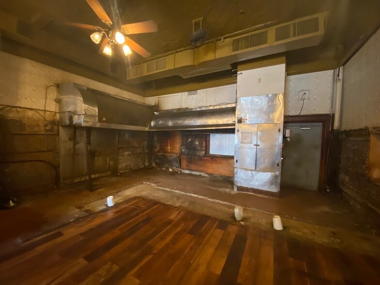 More Photos Of 14 W Michigan Ave, Ypsilanti Storefront For Lease