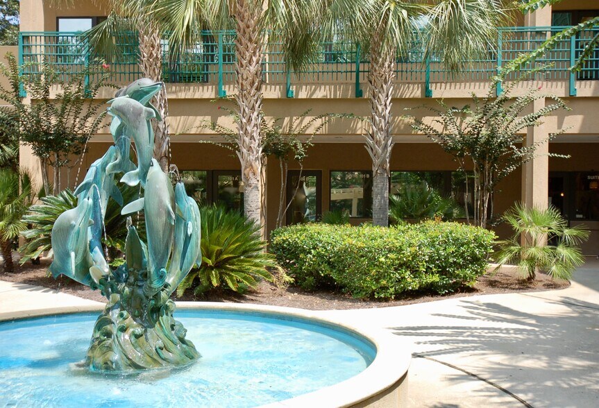 More Photos Of 23 N Main St, Hilton Head Island Office For Sale