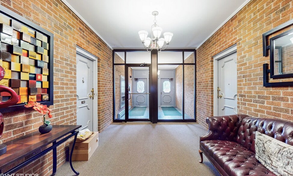 More Photos Of 950 Washington Blvd, Oak Park Apartments For Sale