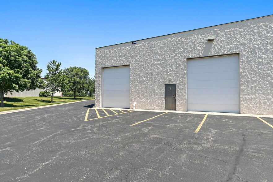 More Photos Of 129 Commercial Dr, Yorkville General Retail For Lease