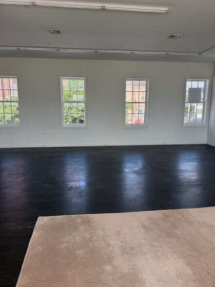 More Photos Of 449 Warren St, Hudson Storefront Retail Office For Lease